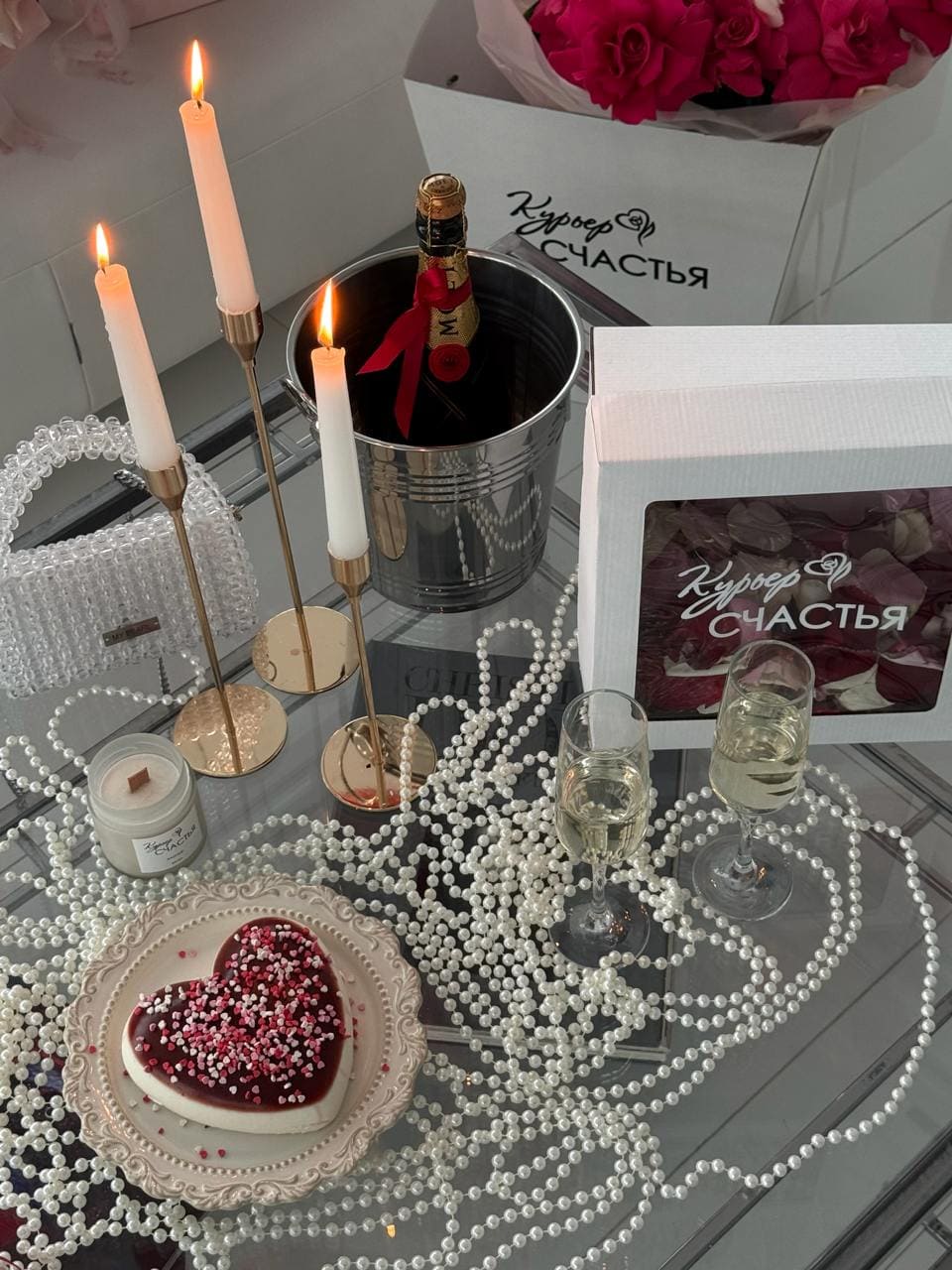 Лепестки роз