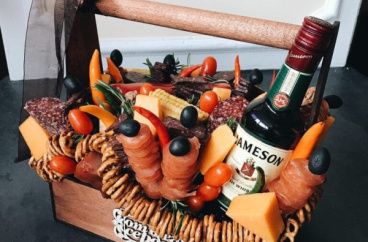 Съедобные букеты для мужчины. Кому уместно дарить?