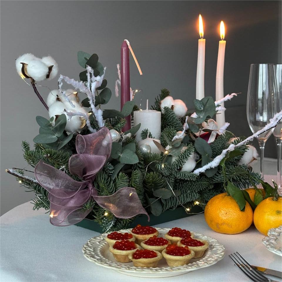Преобразите пространство с помощью стильного новогоднего декора от наших флористов!