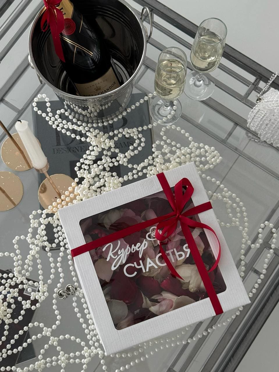 Лепестки роз