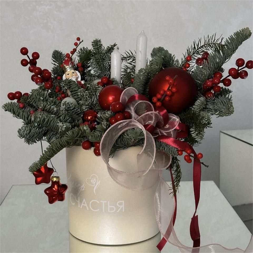 Воплотите дух праздника с помощью наших авторских Рождественских композиций с доставкой в любое время.